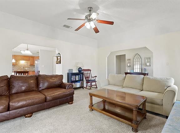 5th image of 520 Gunnison Dr