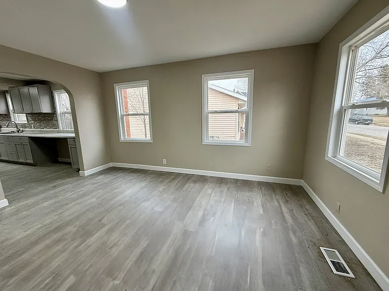 1123 Island Ave — Photo 2