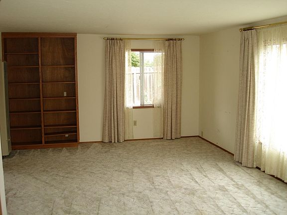 3rd image of 14 Bowen Ave