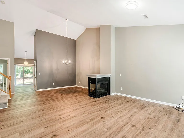 12215 Fox Valley St — Photo 3