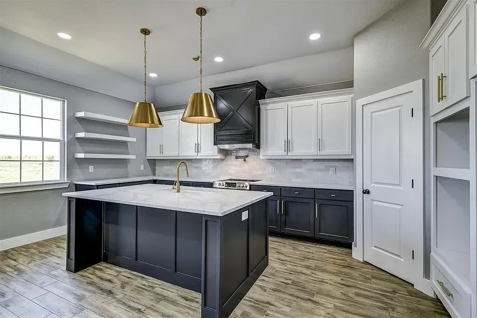 4 bed, 1982 sqft, $4,195 — Photo 3