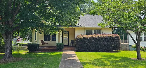 204 C St SE Photo 1
