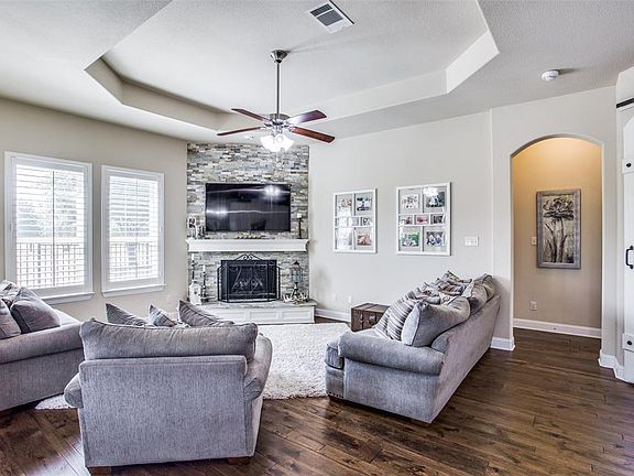 4th image of 2424 Sabine Cir