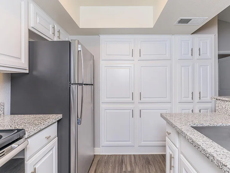 Villa La Paz Apartment Homes — Photo 50