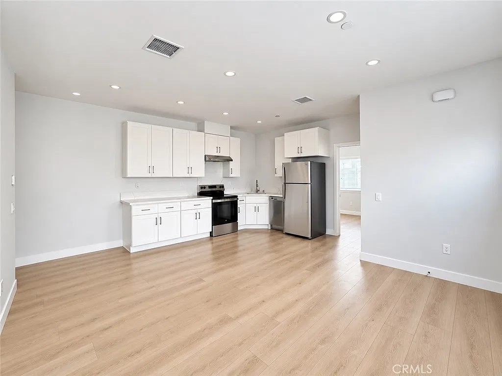 2 bed, 800 sqft, $2,800 — Photo 1
