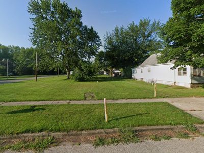 212 Sycamore St E, Three Oaks, MI, 49128