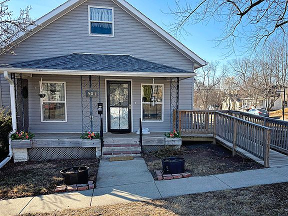 3rd image of 901 Maple St