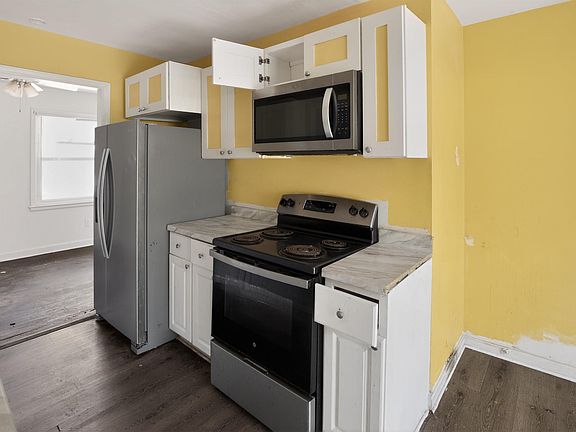 5th image of 3116 Truman St
