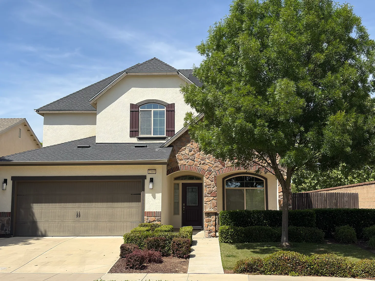 4 bed, 2244 sqft, $2,800 — Photo 2