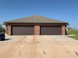 1725 Palomino Dr, El Reno, OK 73036
