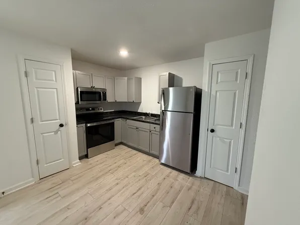 7001 W Newell St, Wichita, KS 67212