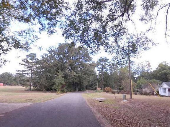 Exterior Neighborhood (street photo)