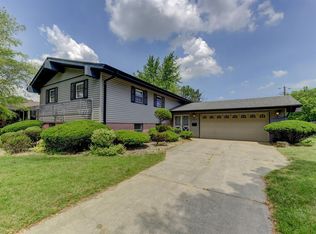 1935 Azalea Dr, Munster, IN 46321