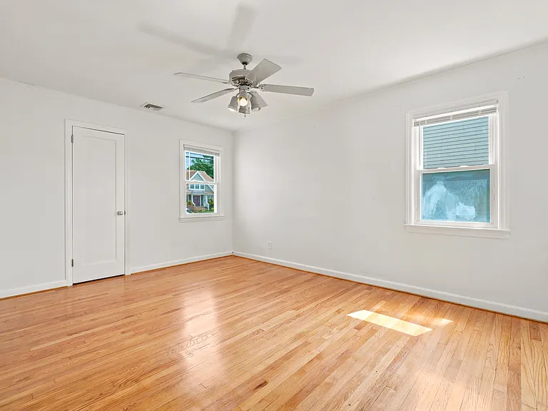 8-34 Henderson Blvd — Photo 4