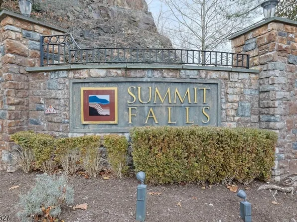 92 Lakeview Ct, Pompton Lakes Boro, NJ 07442