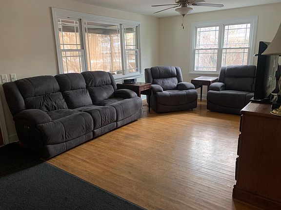 3rd image of 380 Mill St