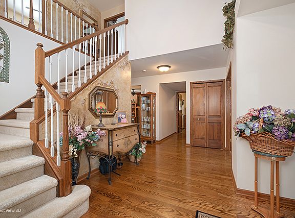 3rd image of 892 Warwick Ln