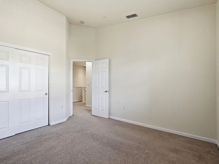 425 Regatta Ln #103-00 — Photo 36