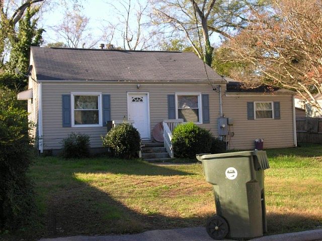 2nd image of 736 Henderson Dr