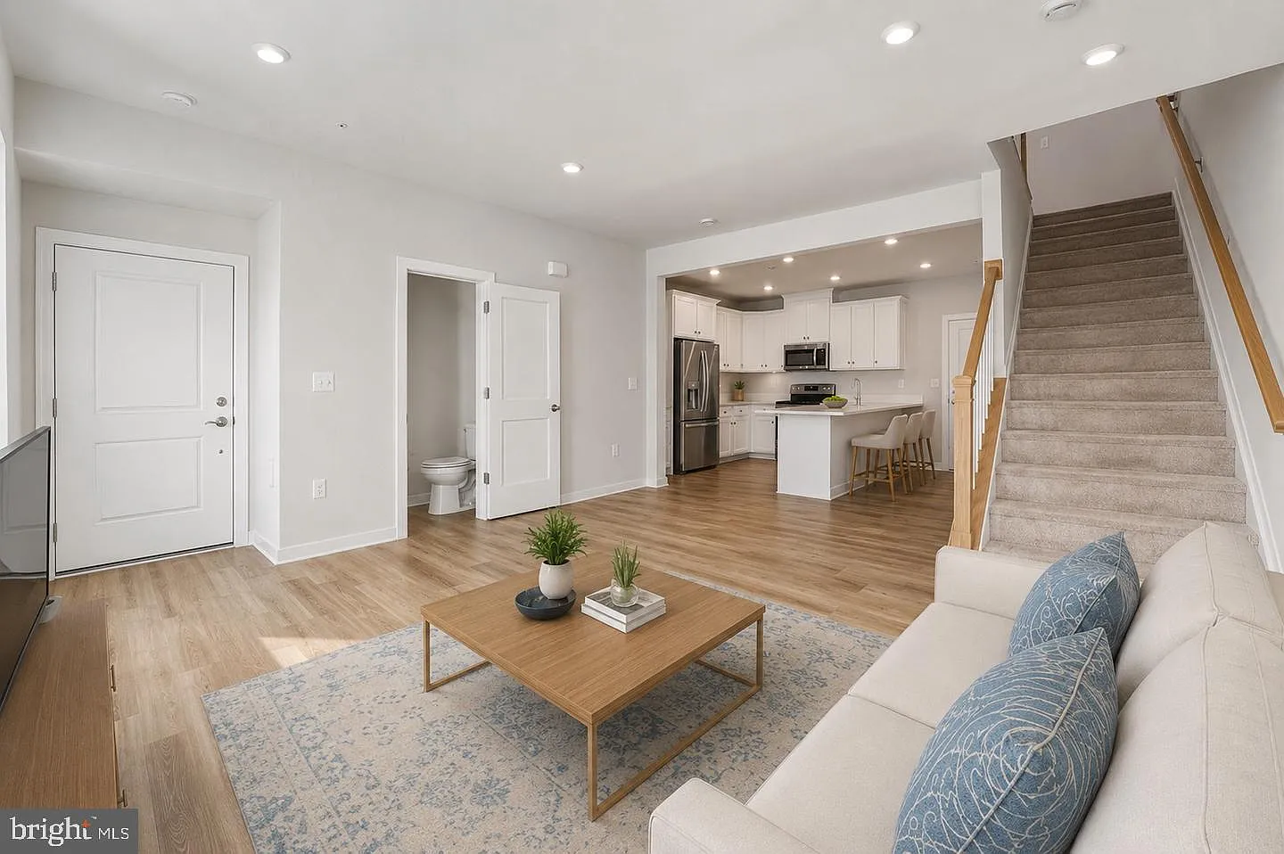 2 bed, 2.5 bath, 1670 sqft, $3,100 — Photo 3