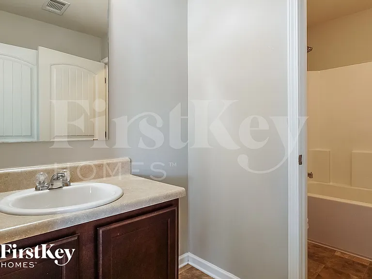 4778 Woodford Cir — Photo 14