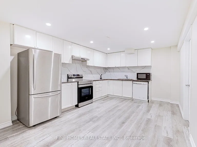 28 Rockwood Cres #LOWER — Photo 2