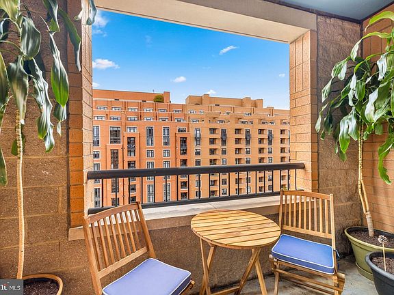 5th image of 400 Massachusetts Ave NW APT 1011