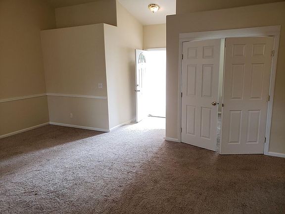 5th image of 2298 E Quincy Ave