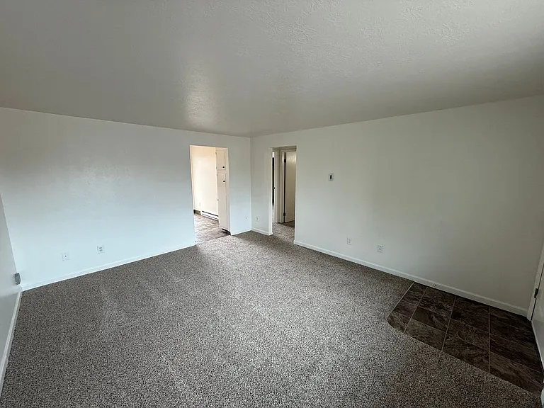 926 SE Uglow Ave #3 — Photo 4