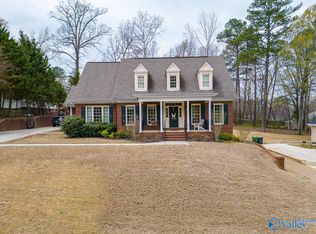 3405 Cedarhurst Dr SW, Decatur, AL 35603