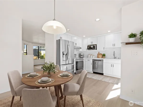 917 N 100th Street, Seattle, WA 98133