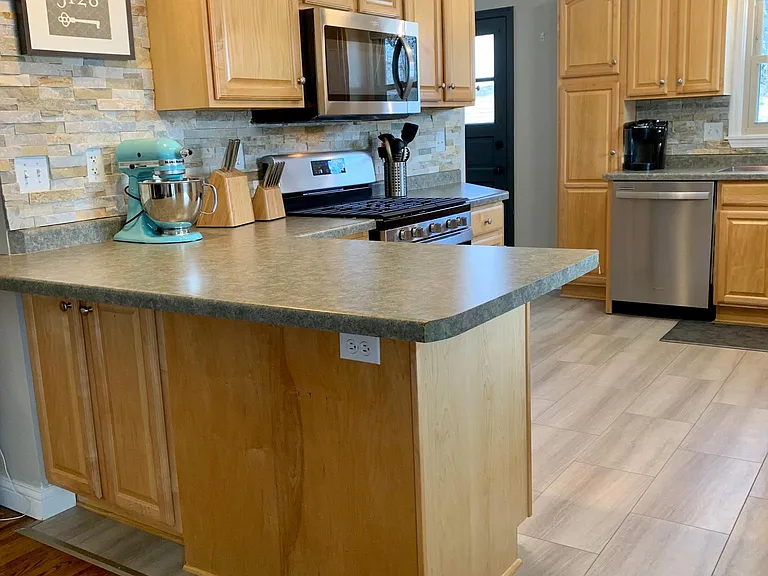 5128 Richmond Dr — Photo 3