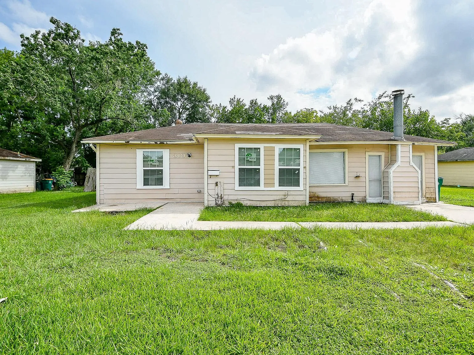 2 bed, 1.0 bath, 1120 sqft, $1,200 — Photo 1