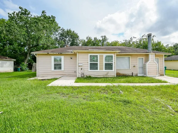 319 Rustic Dr, Pasadena, TX 77502