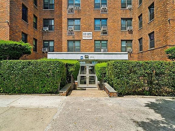 2nd image of 2835 Webb Ave APT 6C