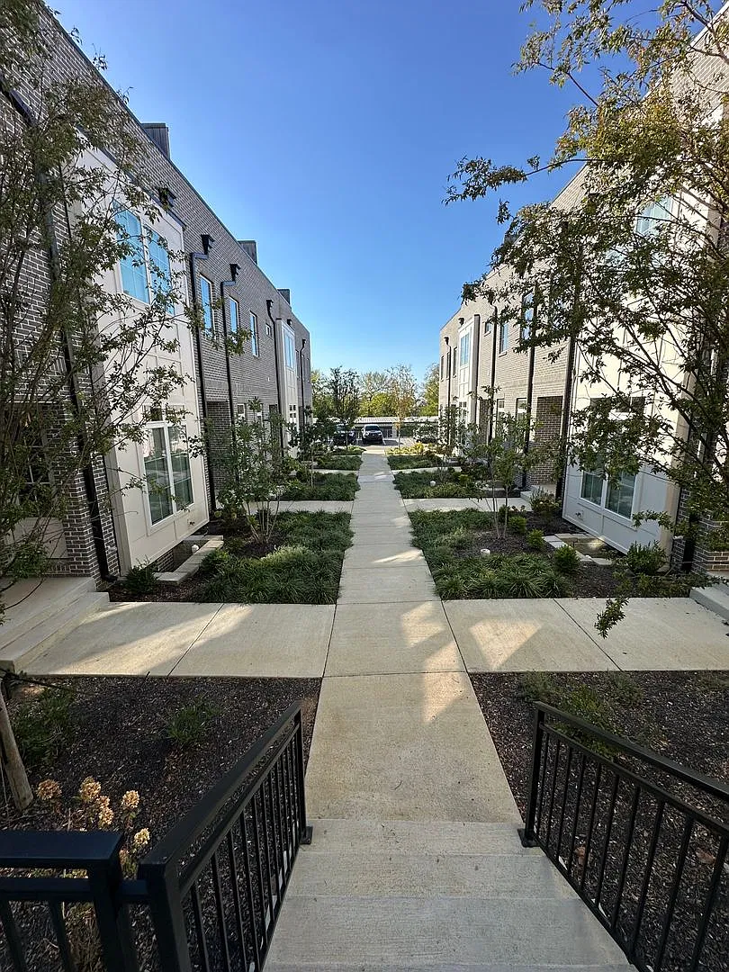 New Build Townhome With Rooftop In Lebanon! — Photo 3