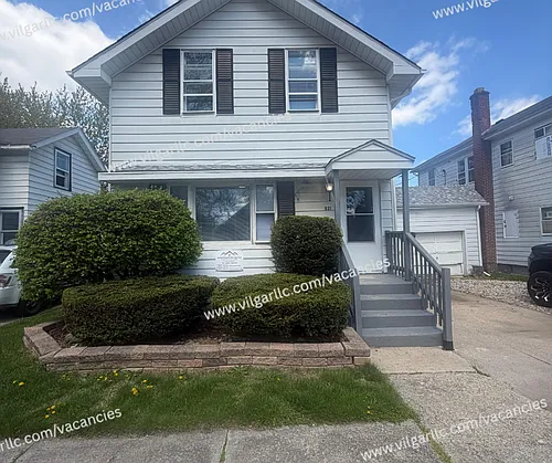 321 Grove St Photo 1