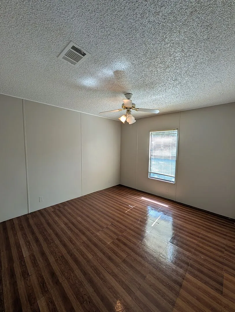 3 Bed, 2 Bath on half Acre of land... FENCED and GATED! — Photo 4