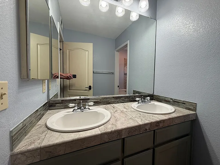 216 Richmond Park Pl — Photo 38