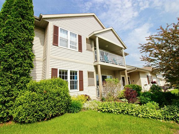 2nd image of 153 Bur Oak Ln