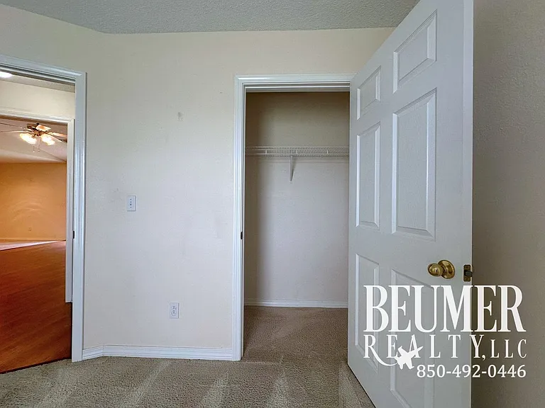 136 Carrier Dr — Photo 20