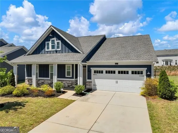 627 Michigan Cir, Hoschton, GA 30548
