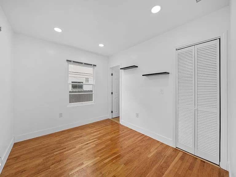 3033 Oliphant St — Photo 19