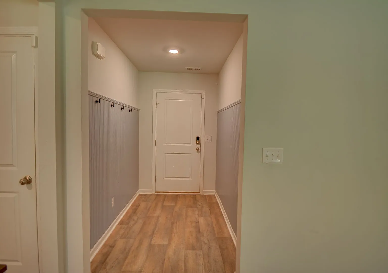 3 Bedroom, Dog Friendly, Large Fenced in Back Yard located in Hope Creek Neighborhood — Photo 3