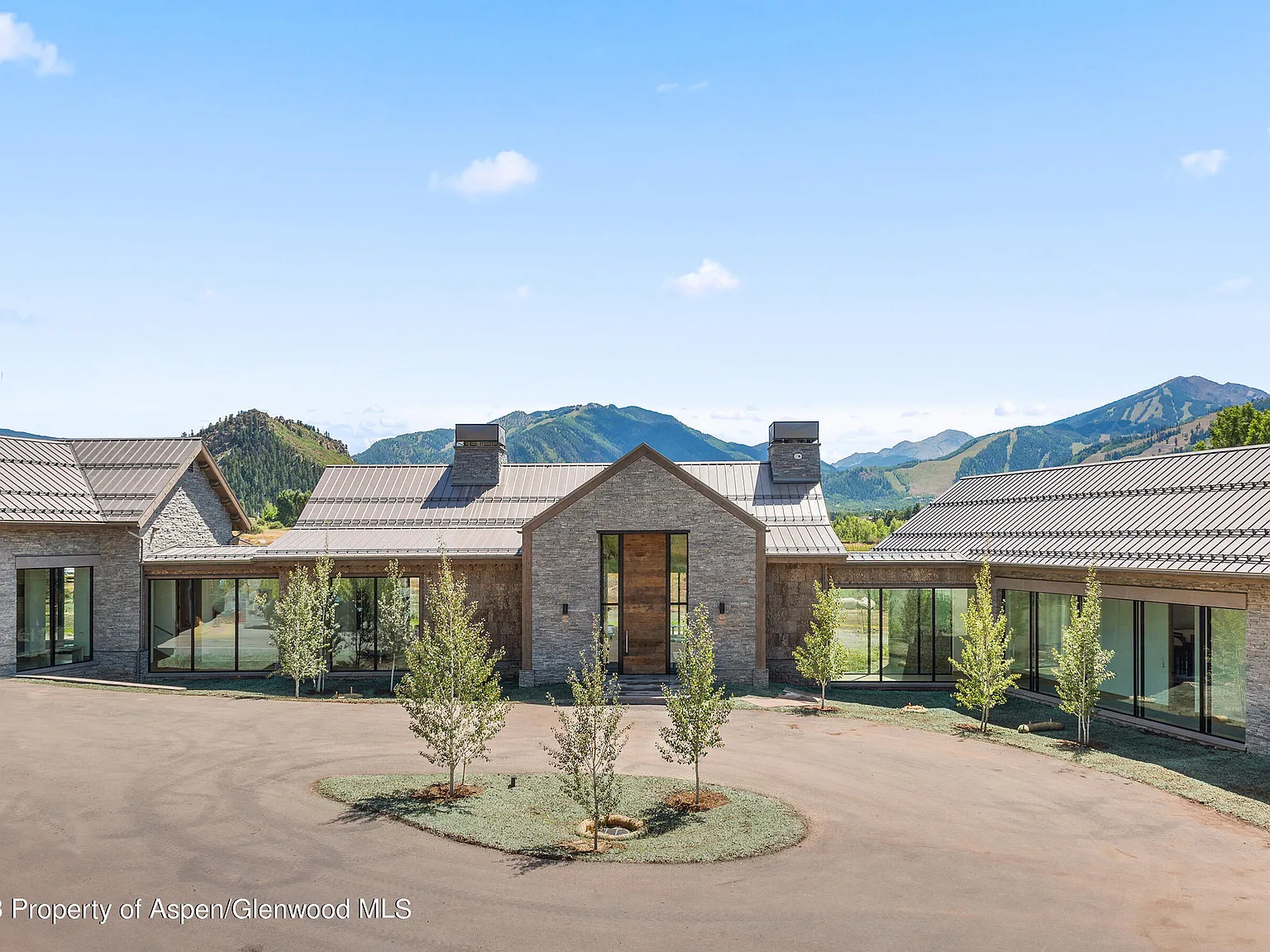 4 bed, 5.0 bath, 5750 sqft, $200,000 — Photo 1