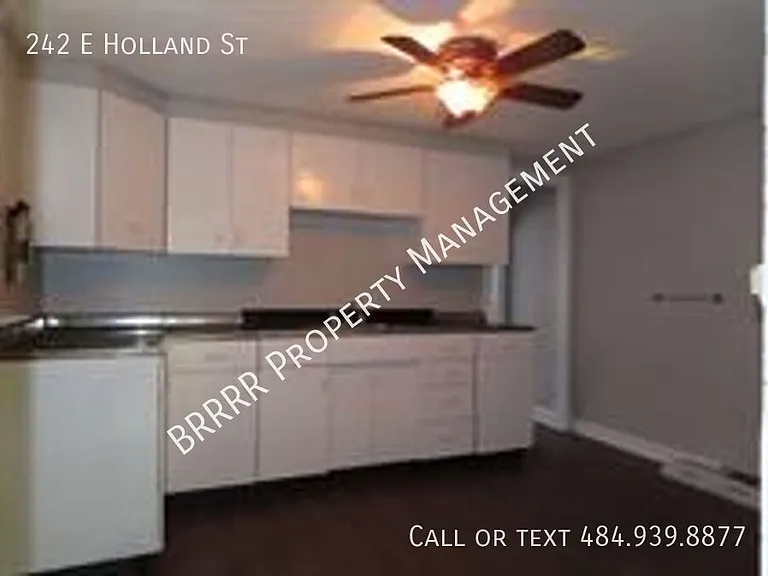 242 E Holland St — Photo 2
