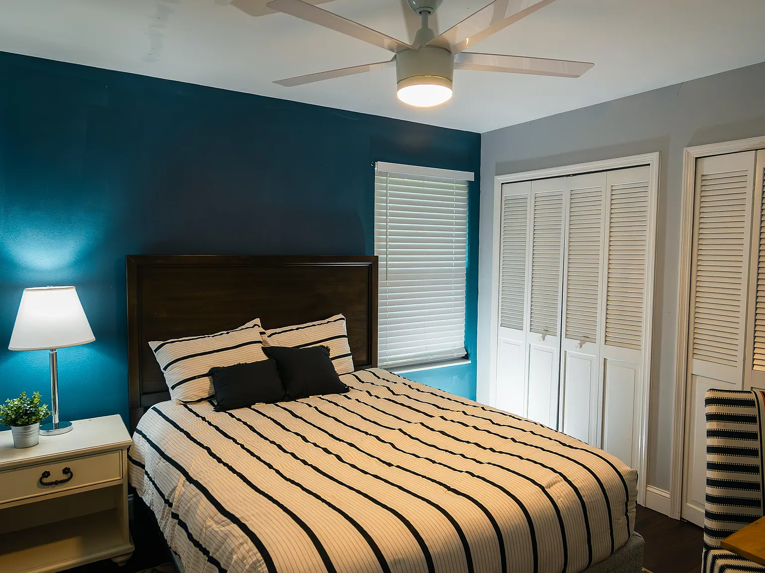 4 bed, 2.5 bath, 2437 sqft, $918 — Photo 1