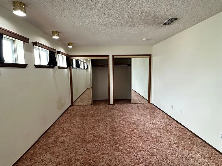 1021 W Yucca Ave — Photo 23