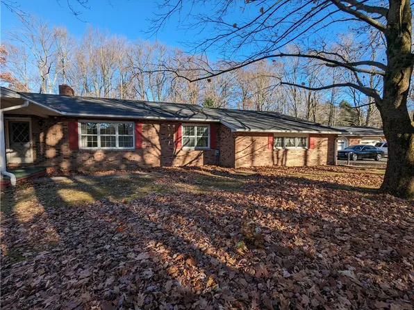 6081 Dobler Rd, Girard, PA 16417