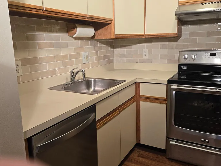 35 Ruth St #34 — Photo 6